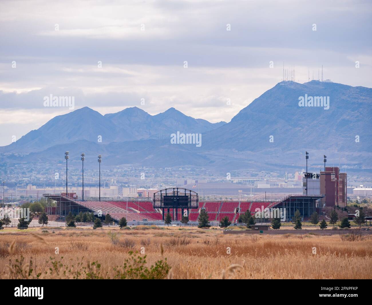Las Vegas, 26. FEB 2021 - sonnige Aussicht auf das Sam Boyd Stadium in der Nähe des Feuchtgebiets Parks Stockfoto