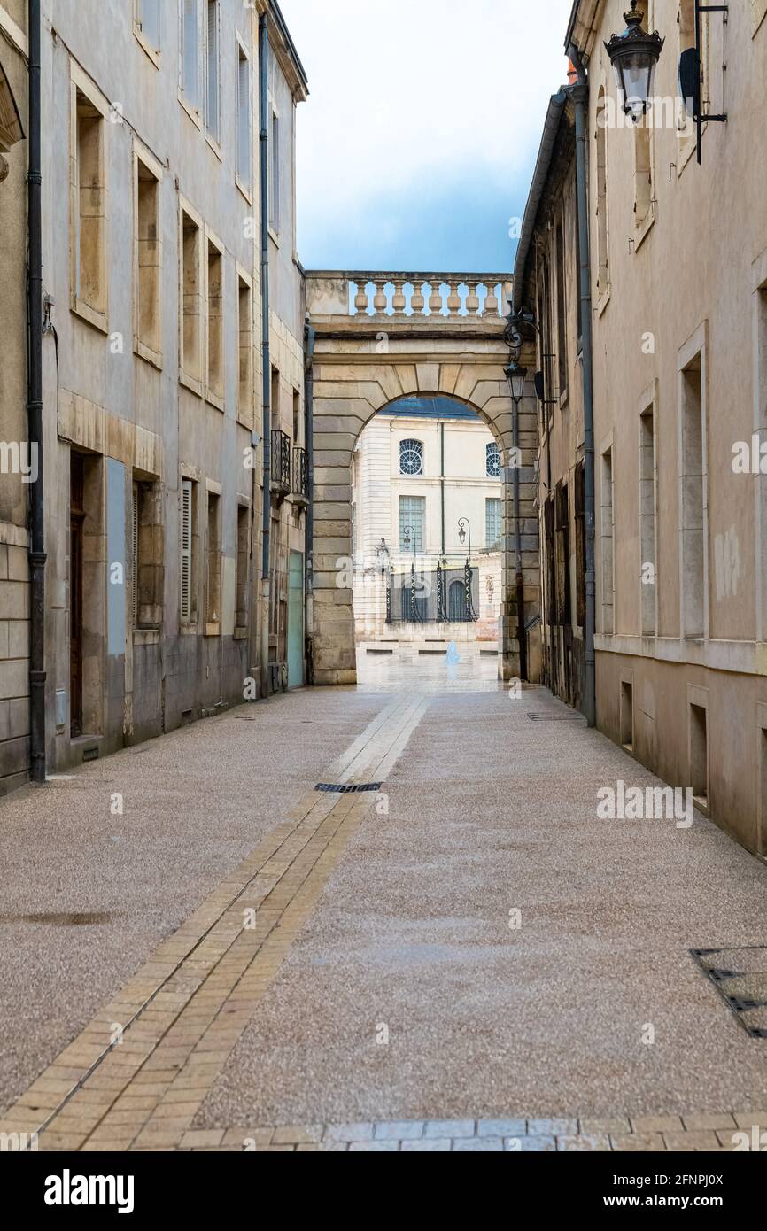 Dijon, schöne Stadt in Frankreich, Liberation Square, vor dem Palast der Herzöge von Burgund Stockfoto