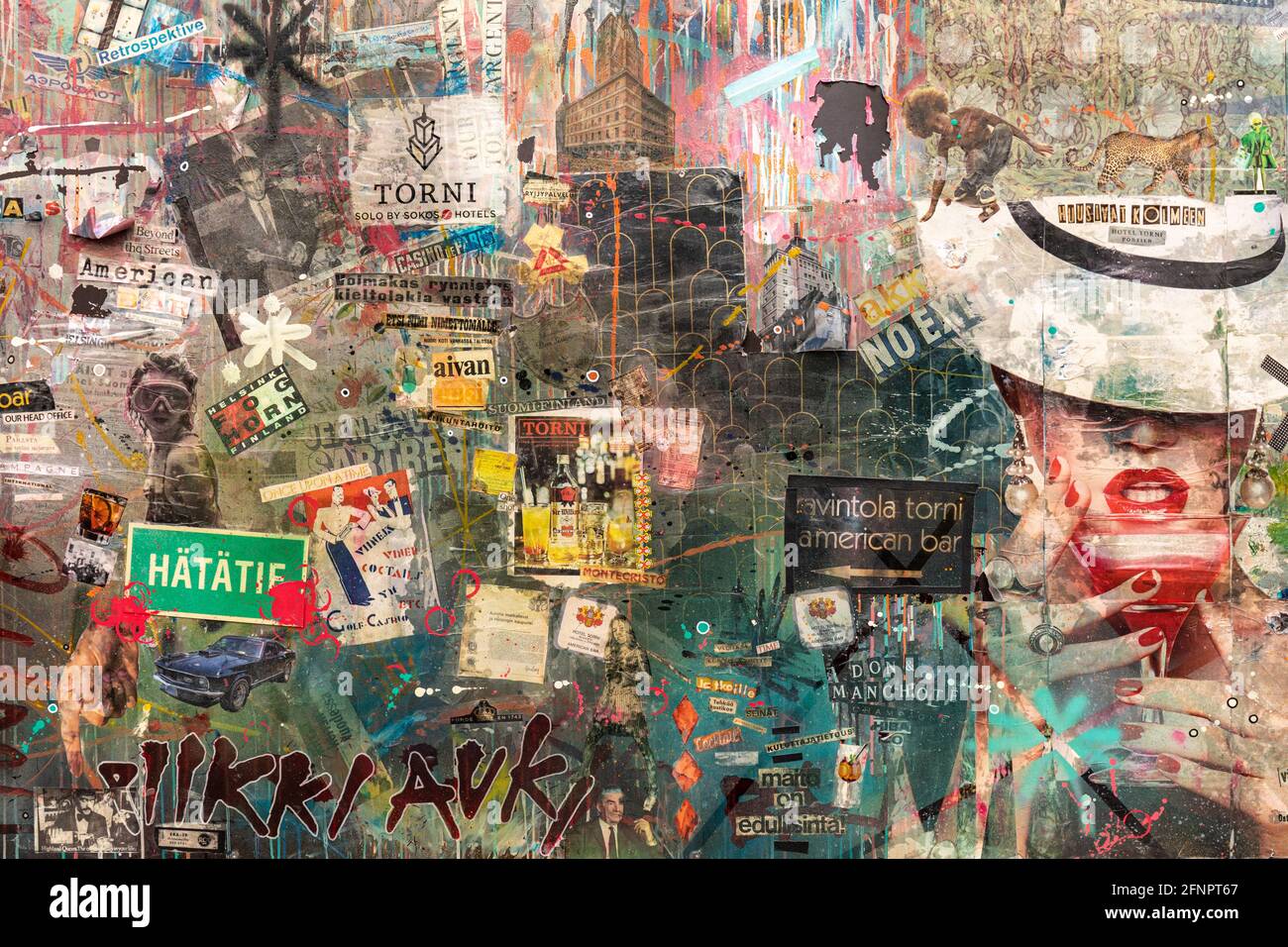 Collage-Kunst von Ale Laureaus am Zaun der Baustelle während der Renovierung des Hotels Torni in Helsinki, Finnland Stockfoto
