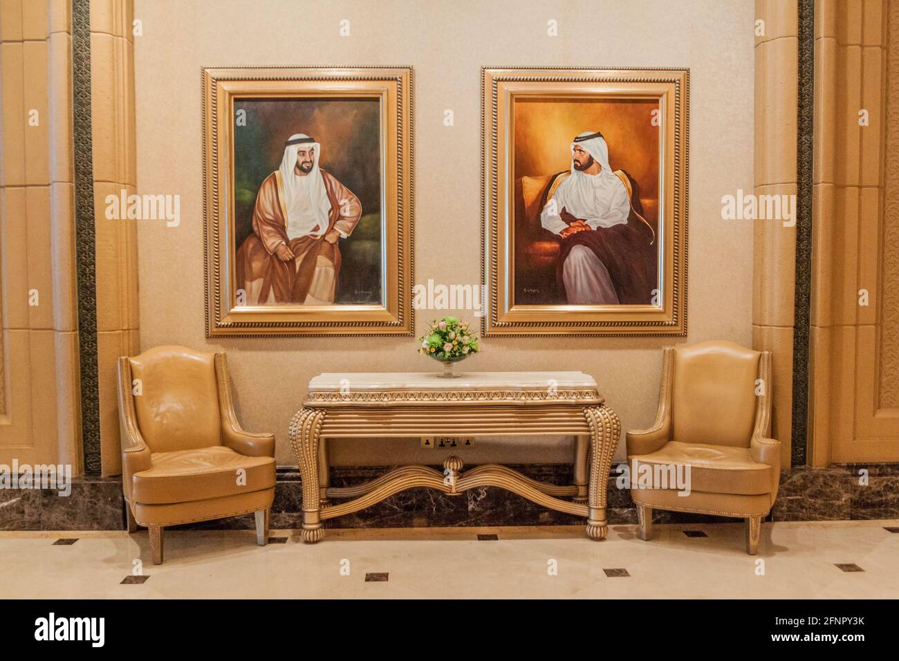 ABU DHABI, VAE 9. MÄRZ 2017 Porträts von Khalifa bin Zayed Al