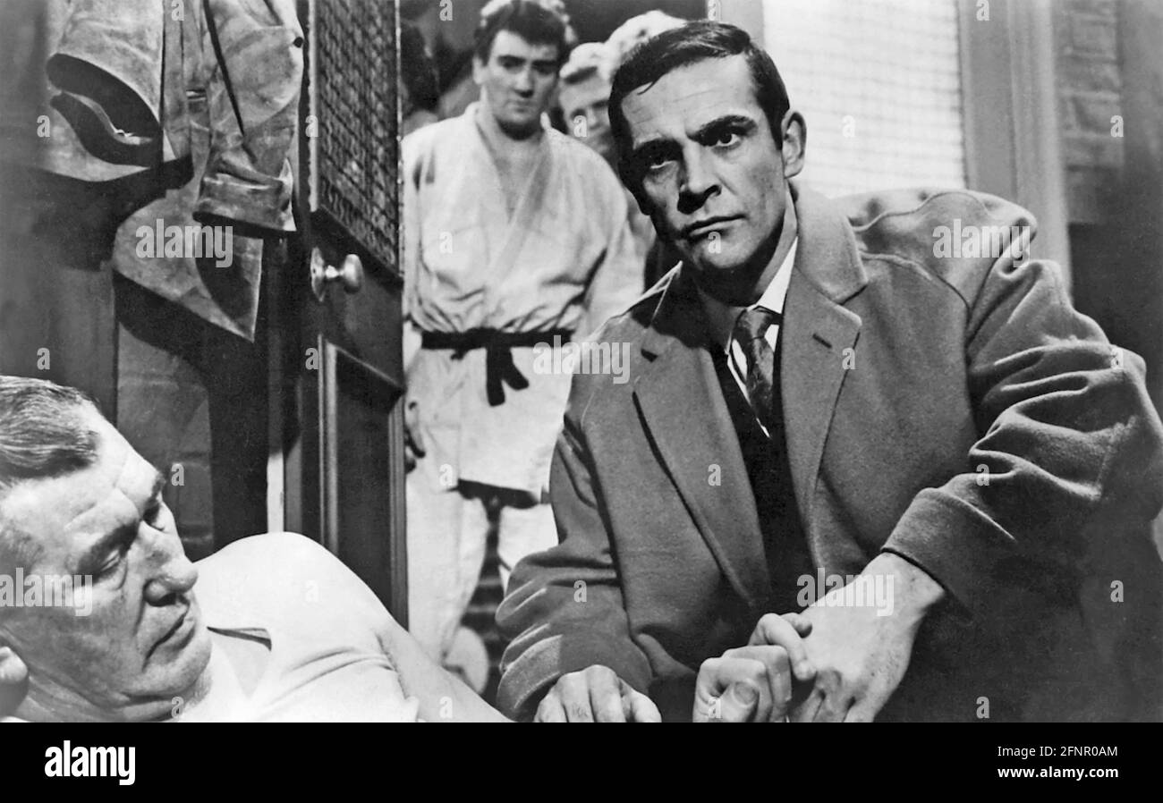 DIE VERÄNGSTIGTE STADT 1961 Allied Artists Film mit Sean Connery Rechts als Einbrecher Paddy Damion mit David Davies AS Alf Peters Stockfoto