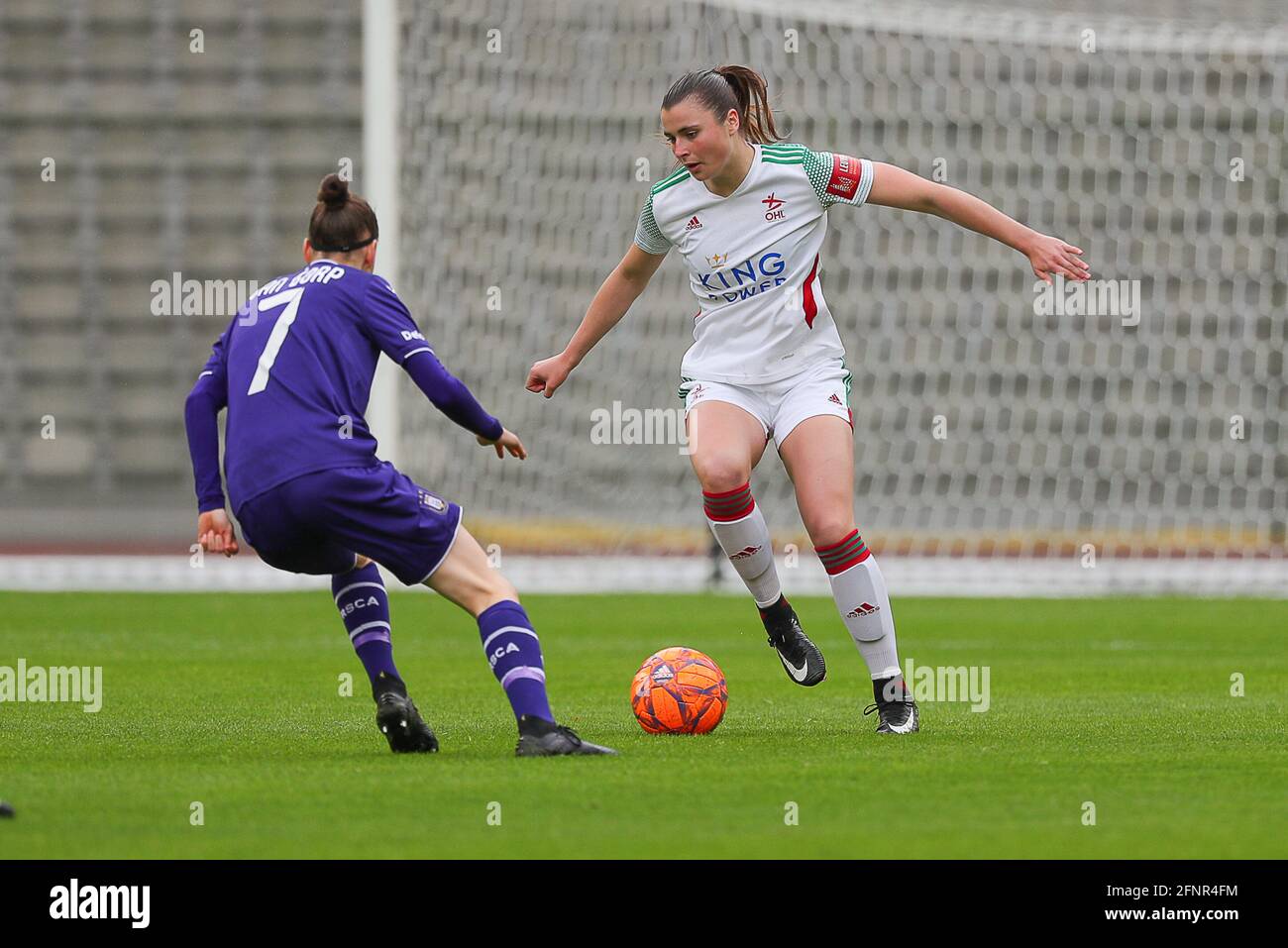 Brüssel, Belgien. Mai 2021. Auke Swevers (OHL) und Elke Van Gorp (7) aus Anderlecht, aufgenommen während eines Fußballspiels zwischen RSC Anderlecht Dames und Oud Heverlee Leuven am siebten Spieltag des Spiels von 1 der Saison 2020 - 2021 der belgischen Womens Super League, samstag, 15. Mai 2021 in Brüssel, Belgien . FOTO SPORTPIX.BE / SPP / SEVIL OKTEM Quelle: SPP Sport Press Foto. /Alamy Live News Stockfoto