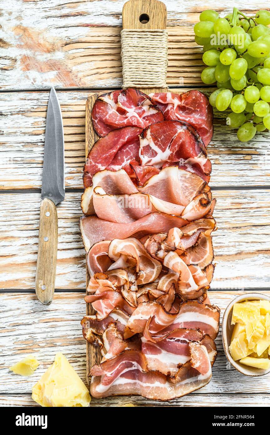 Fleisch AntipastoBrett, Pancetta, Salami, Schinken in Scheiben, Wurst