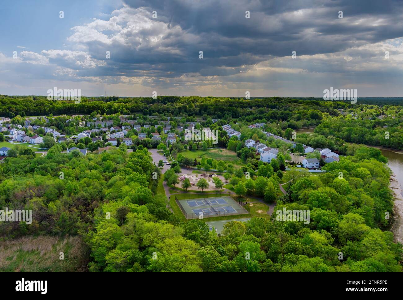 Luftaufnahme von Wohnvierteln in einer wunderschönen Stadtlandschaft East Brunswick, New Jersey Stockfoto