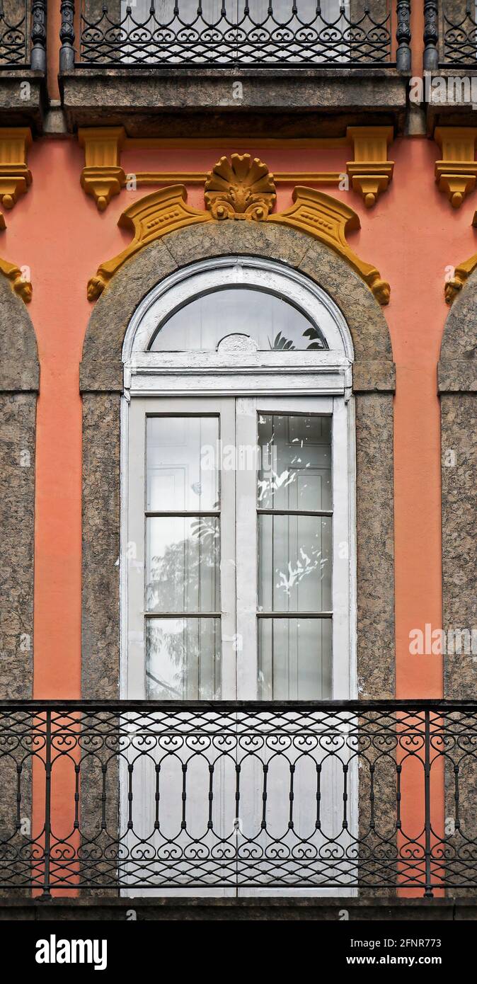 Balkon an der Fassade, im Zentrum von Rio de Janeiro Stockfoto