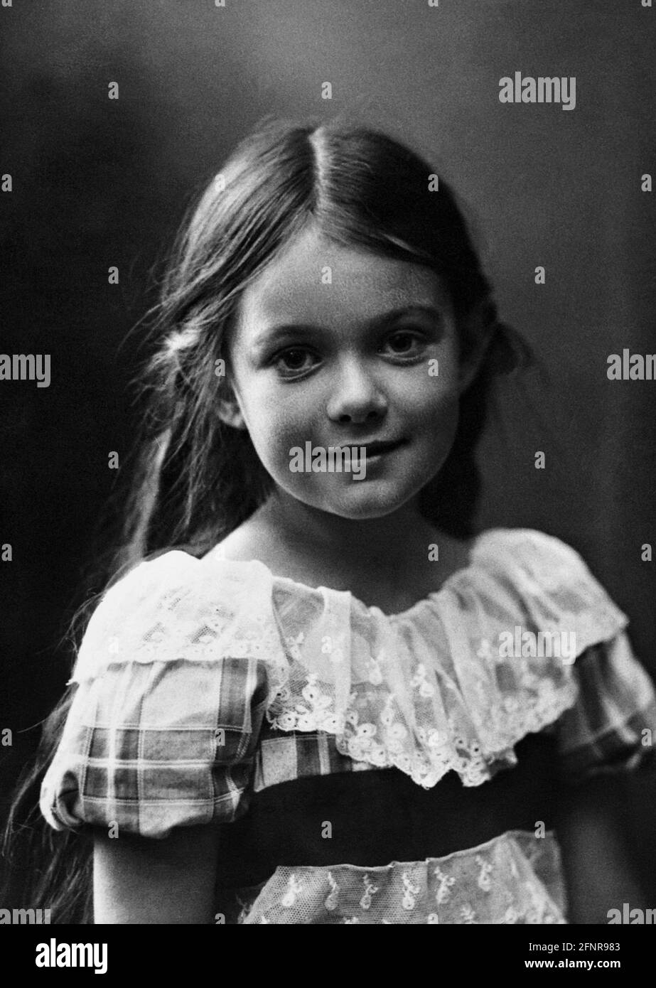 1908 ca. , SCHWEDEN : die schwedische Dichterin , Schriftstellerin und Traslatorin KARIN MARIA BOYE ( 1900 - 1941 ), als ein kleines Mädchen war . Unbekannter Fotograf. - POET - POETA - POETESSA - POESIE - POESIA - LETTERATURA - LITERATUR - traduttore - traduttrice - SVEZIA - SCRITTORE - SCRITTRICE - bambina - bambini - bambino - KIND - Kinder - KINDHEIT - INFANZIA - personalità da giovane giovani - Persönlichkeiten der Persönlichkeit als jung war -- - ARCHIVIO GBB Stockfoto