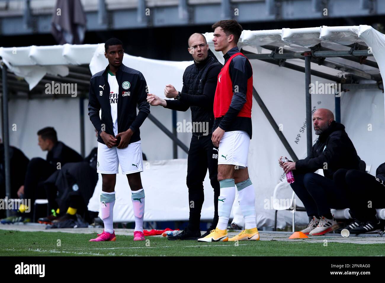 ZWOLLE, NIEDERLANDE - MAI 16: Headcoach Danny Buijs vom FC Groningen beim niederländischen Eredivisie-Spiel zwischen PEC Zwolle und FC Groningen beim MAC3PARK Stockfoto