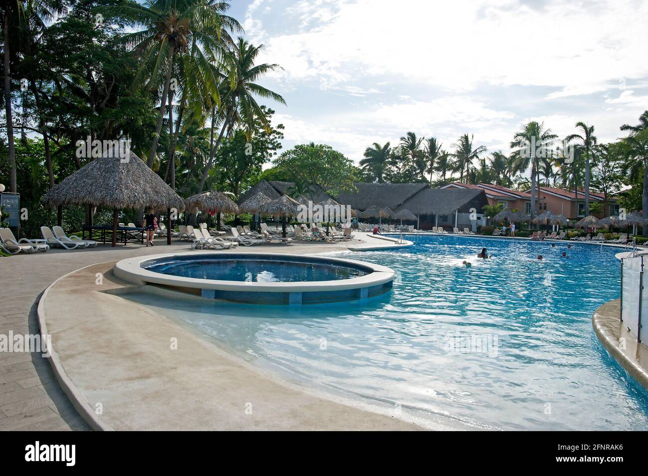 Poolbereich im Resort in Tamarindo, Costa Rica Stockfoto
