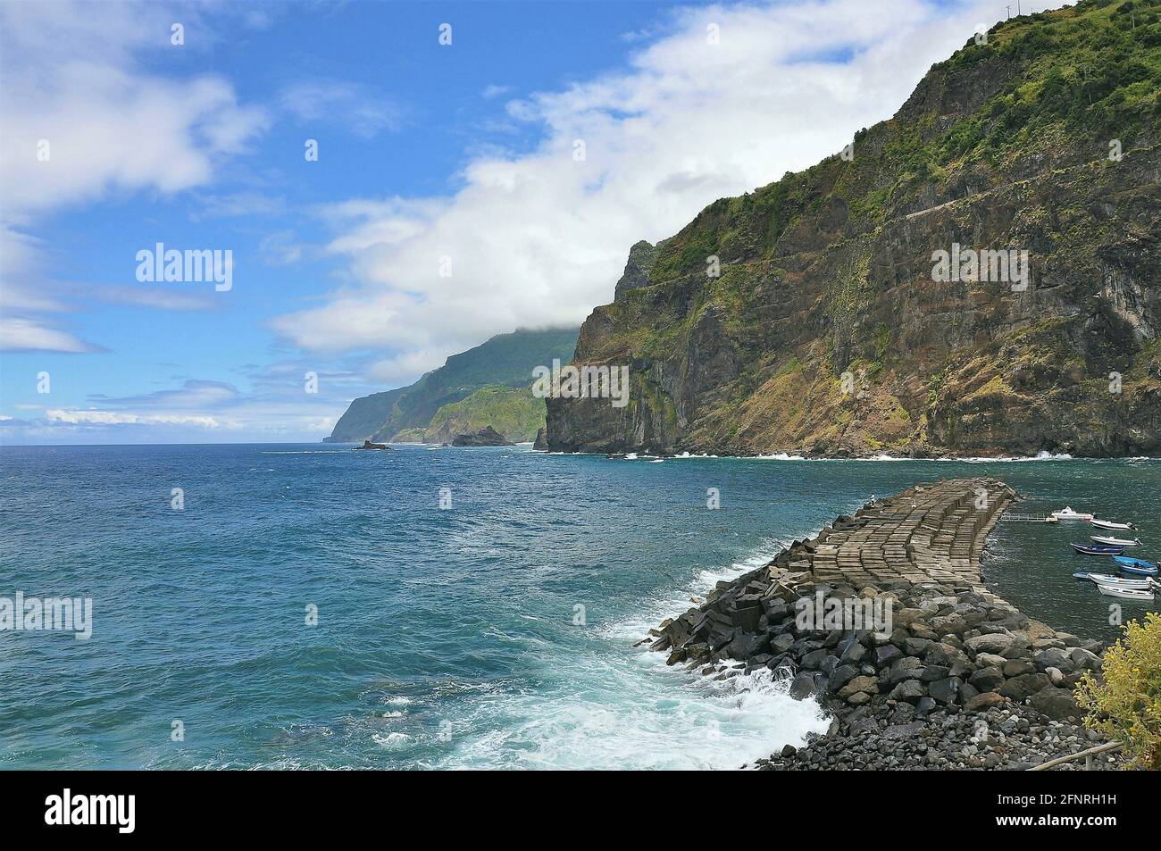 Panorama der Küste von Ponta Delgada in Madeira-Portugal Stockfoto