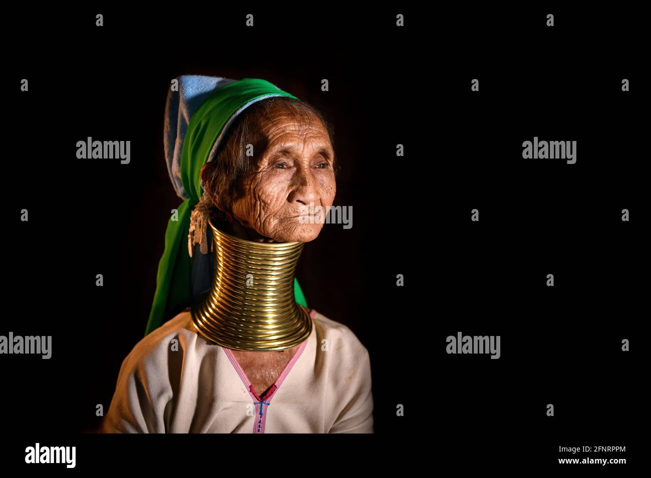 Damen mit langem Hals aus dem Stamm der Padaung oder Kayan. Panpet Dorf in der Loikaw Region von Myanmar Stockfoto