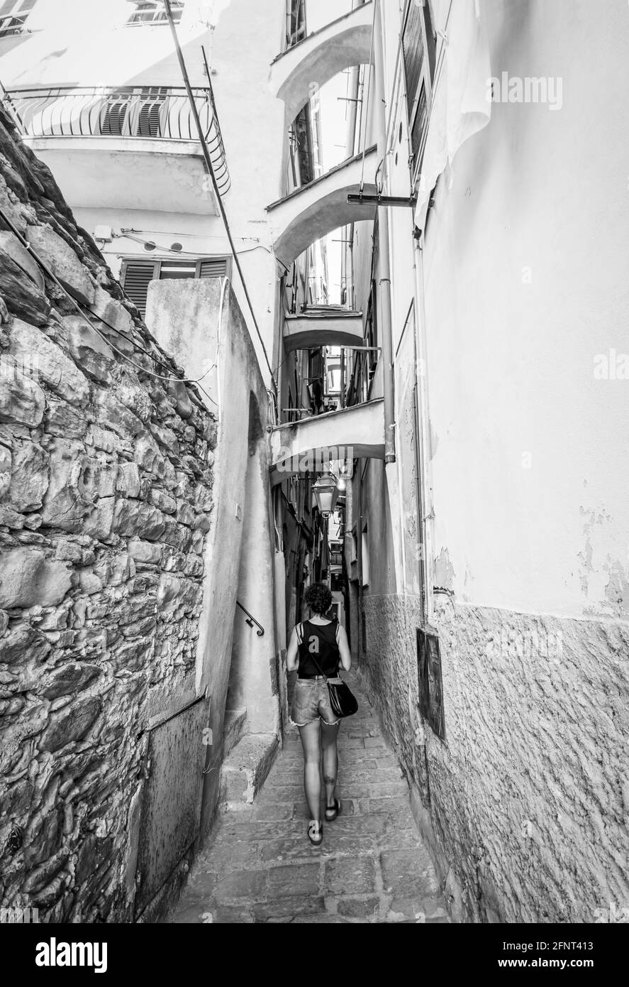 Vernazza (Italien) - EIN Blick auf Vernazza, eines von fünf Landdörfern an der Küste der Region Ligurien, Teil des Nationalparks Cinque Terre Stockfoto