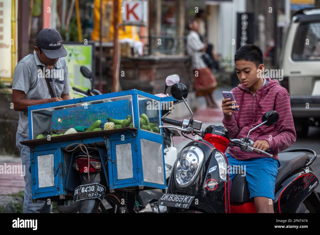 Ubud, Bali, Indonesien - 6. September 2016: Menschen auf den Straßen von Ubud, Indonesien. Stockfoto