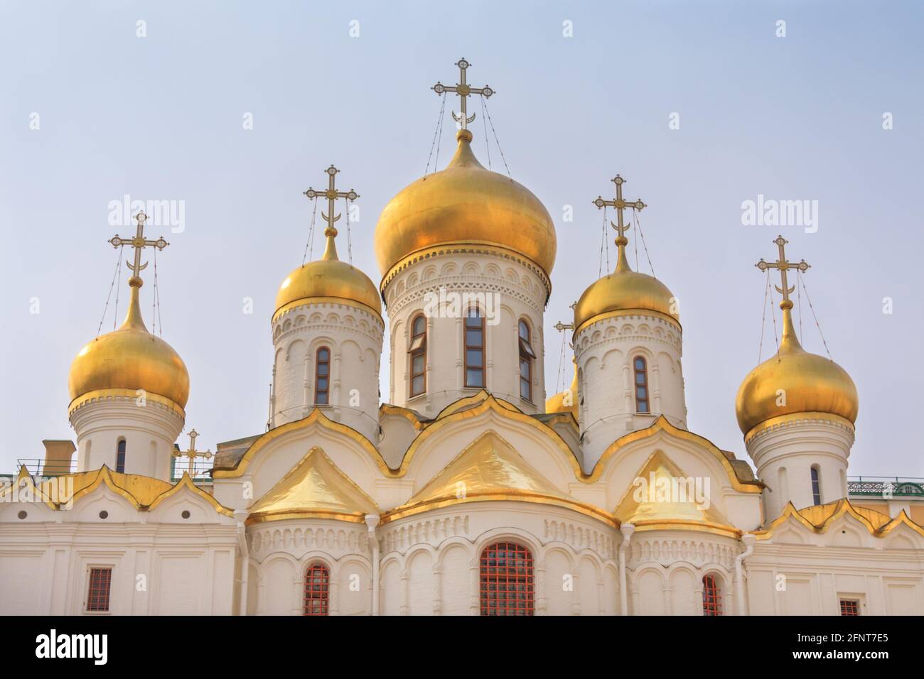 Die goldenen Zwiebelkuppel der Kathedrale der Verkündigung, Kreml, Moskau, Russland Stockfoto