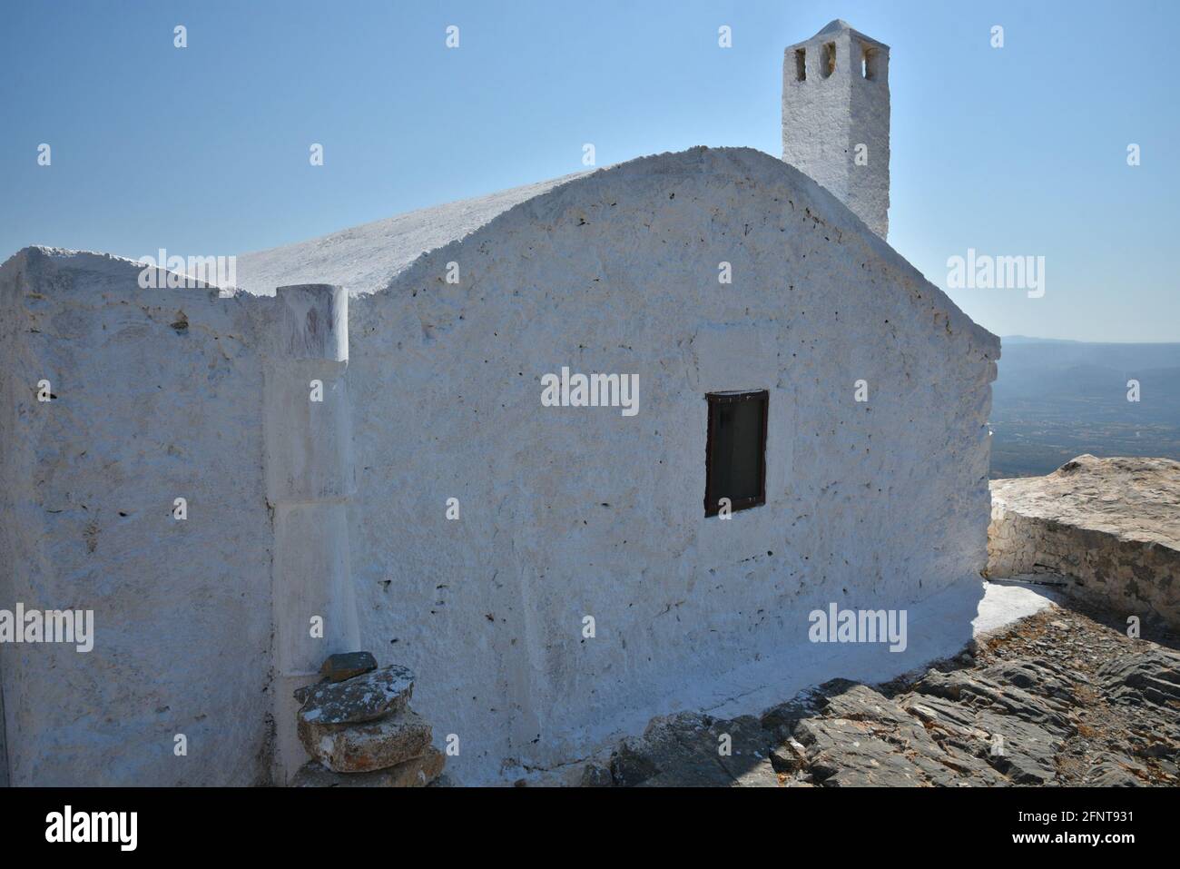 Landschaft mit Panoramablick auf Aghios Georgios tou Vounou aus dem 7. Jahrhundert ein minoisches Heiligtum auf der Insel Kythira, Attika, Griechenland. Stockfoto