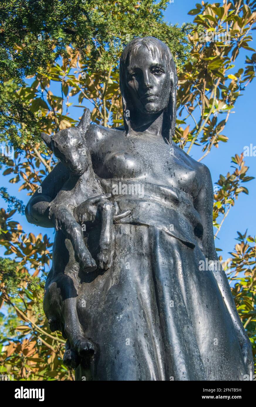 Nahaufnahme der Statue von allen Beschützern der wehrlosen Lodge Gardens Regents Park London Stockfoto