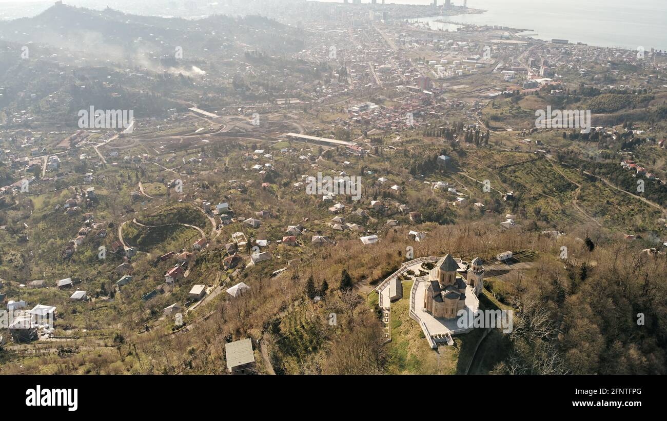 Luftaufnahme der Kirche der Heiligen Dreifaltigkeit in Batumi Stockfoto