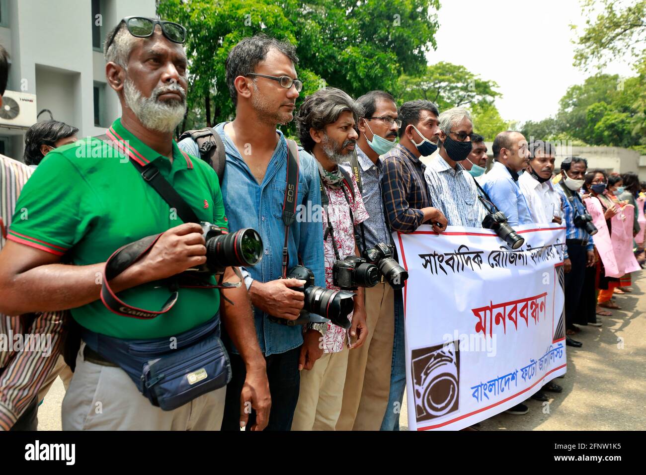 Dhaka, Bangladesch - 19. Mai 2021: Journalist hält am 19. Mai 2021 eine Demonstration vor dem National Press Club ab, um die Freilassung von senio zu fordern Stockfoto