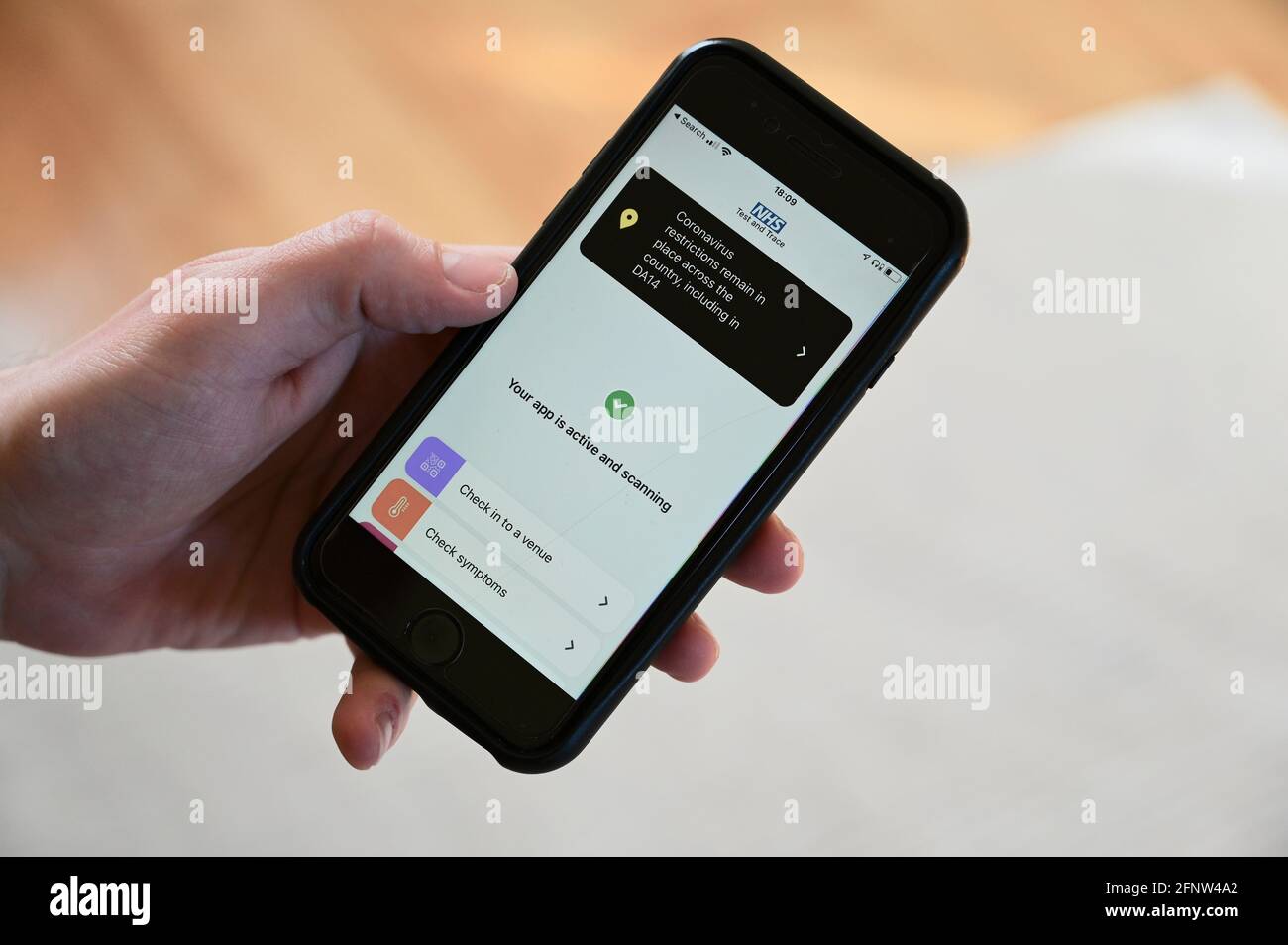 NHS-App auf einem Mobiltelefon. Stockfoto