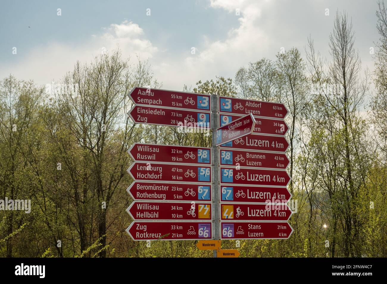 Schild für Freizeitradler an der Emmenbrücke bei Luzern, Schweiz. Stockfoto