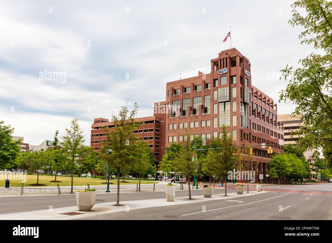 CHATTANOOGA, TN, USA-8 MAY 2021:das EPB (Electric Power Board)-Gebäude, ein Stadtunternehmen für Stromverteilung und Telekommunikation. Stockfoto