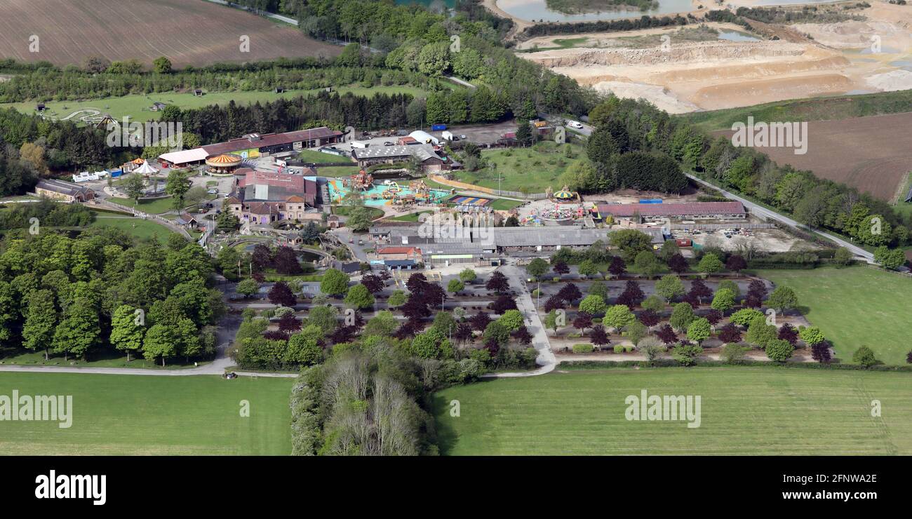 Luftaufnahme des Eingangs zum Lightwater Valley Theme Park, Ripon, North Yorkshire Stockfoto