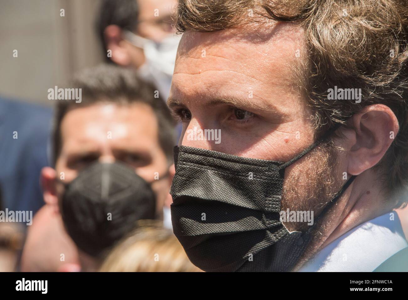 Auf dem Bild der Führer der partido beliebt Pablo Casado. Die PP mit ihrem Vorsitzenden Pablo Casado an der Spitze wird heute vor den Toren des Kongresses einen Protest von dreihundert "populären" Bürgermeistern und Deputationspräsidenten anführen, wo sie einen kovidierten Fonds für Kommunen fordern und einen Teil des europäischen Plans für die Erholung verwalten werden. Alle Bürgermeister der zehn Provinzhauptstädte, in denen die PP regiert, wie Madrid, Malaga, Zaragoza, Córdoba oder Oviedo, Unter anderem, und fast alle Präsidenten der dreizehn "populären" Räte, wurden mit Pablo verheiratet vor fotografiert Stockfoto