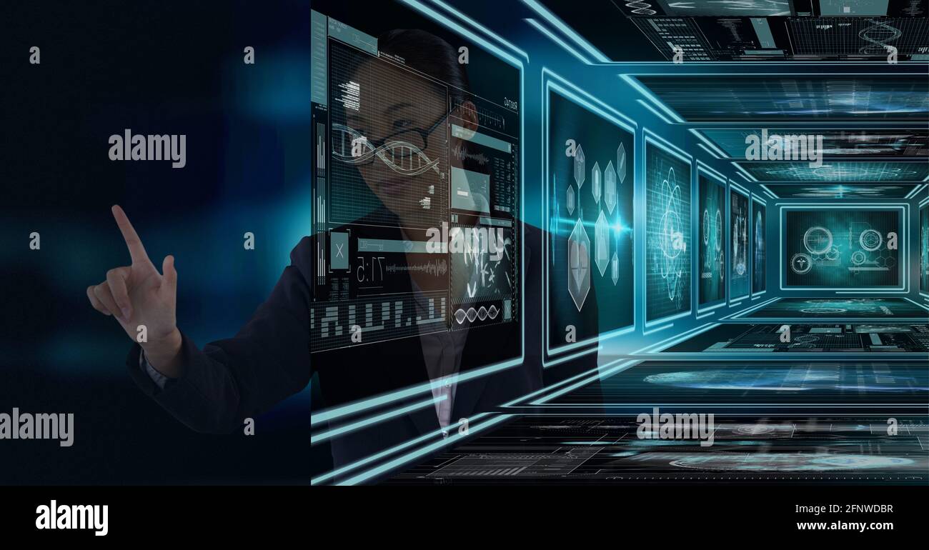 Zusammensetzung einer Geschäftsfrau, die den interaktiven Bildschirm mit medizinischer Datenverarbeitung berührt Stockfoto