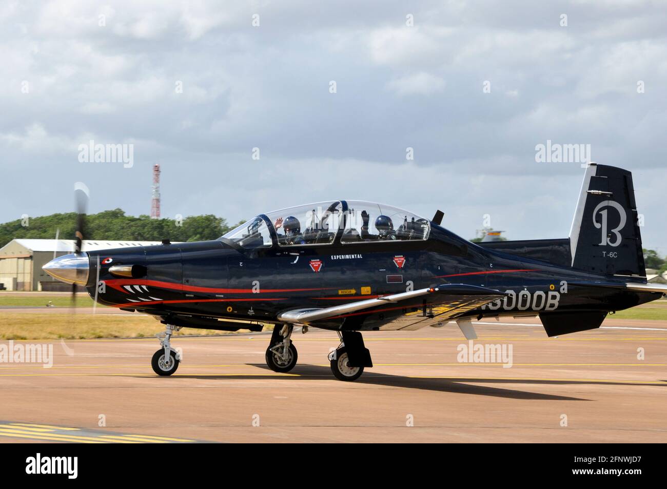 Beechcraft T-6C Texan II beim Royal International Air Tattoo, RIAT, bei RAF Fairford, Großbritannien. Experimentelle Vorserienflugzeuge auf Werbebesuch Stockfoto