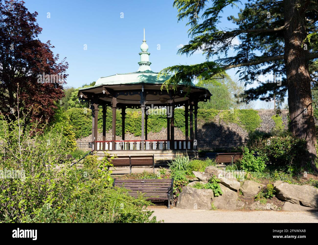 Bandstand in den herrlichen River Gardens neben Strutt's Mill am River Derwent in Belper Derbyshire, Großbritannien Stockfoto