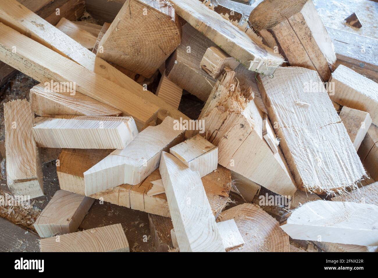 Holzschrott für den Hausbau Stockfoto