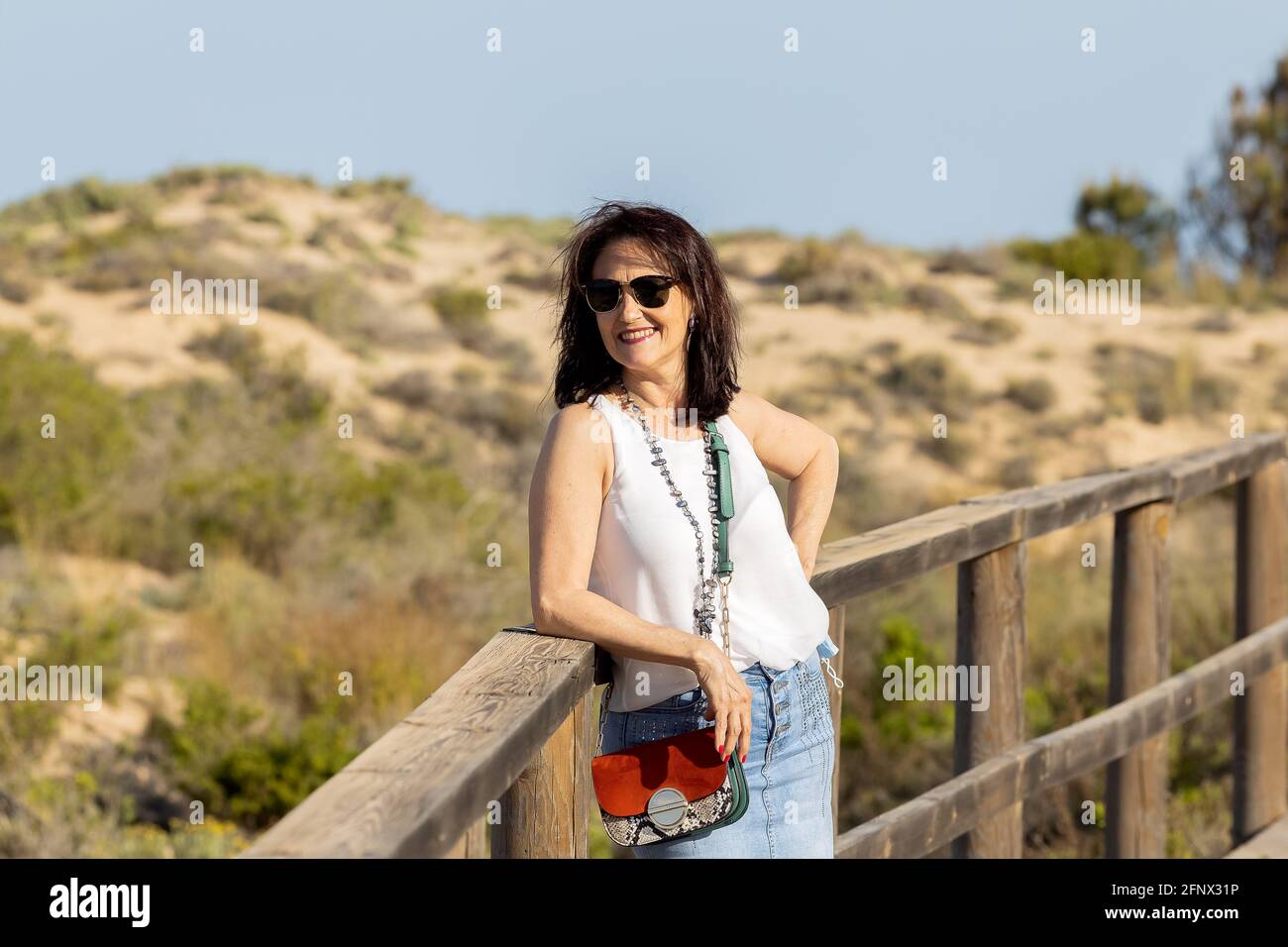 Eine junge Dame an einem sonnigen Tag Stockfoto