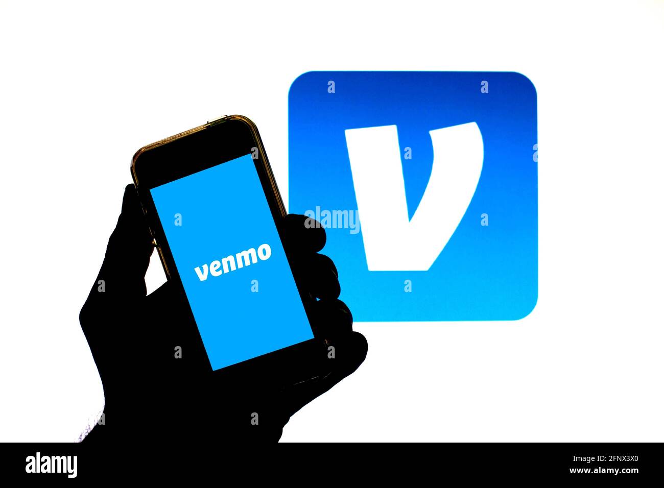 Spanien. Mai 2021. In dieser Abbildung wird eine Venmo App auf einem Smartphone mit dem Venmo Logo im Hintergrund angezeigt. (Foto von Thiago Prudencio/SOPA Images/Sipa USA) Quelle: SIPA USA/Alamy Live News Stockfoto