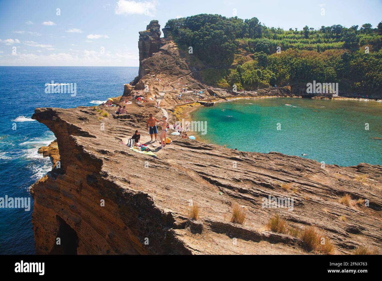 Sonnenbaden auf der Insel Vila Franca do Campo vor der Küste von Sao Miguel, Azoren, Portugal Stockfoto