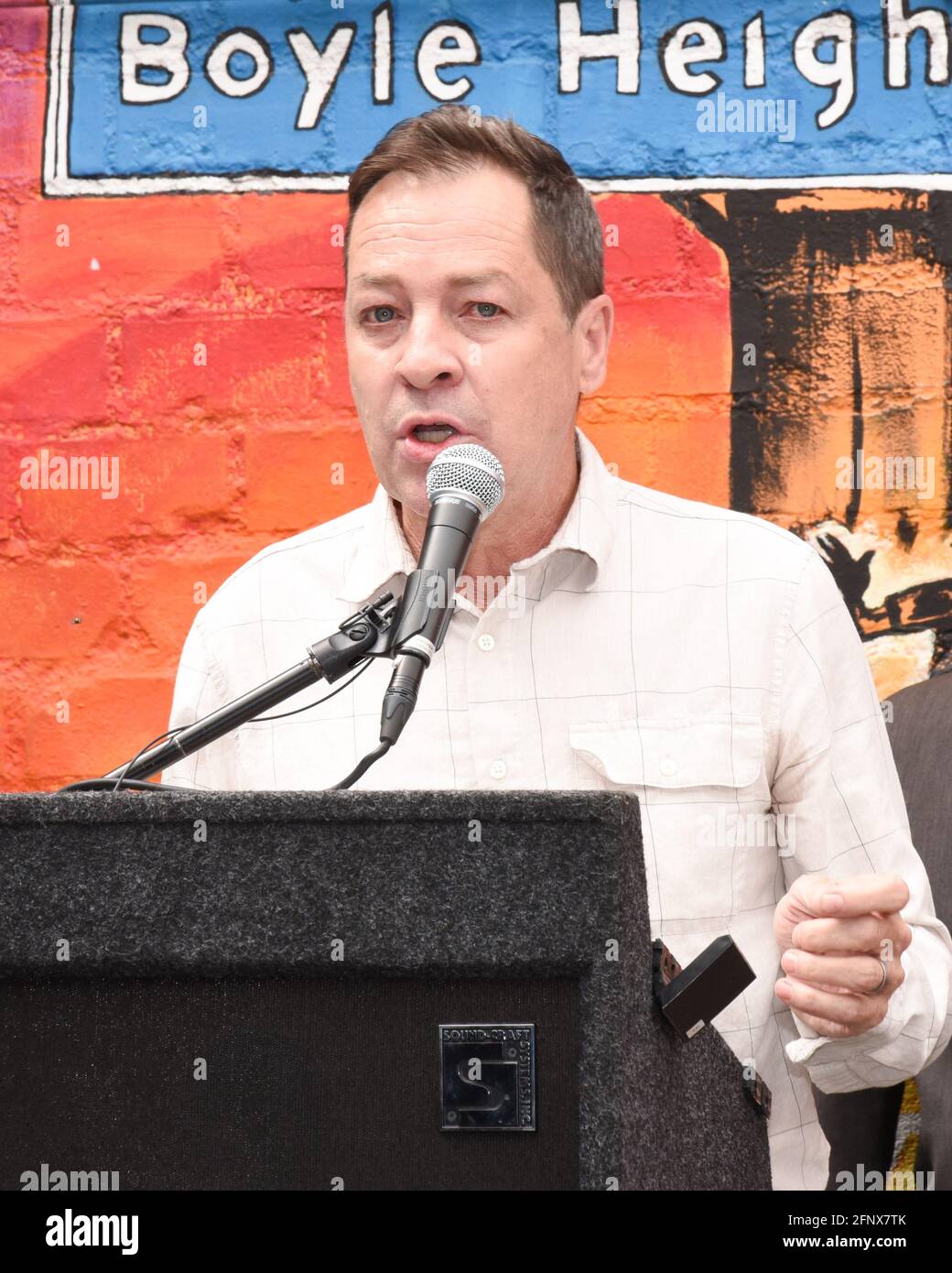 Boyle Heights, Kalifornien, USA. Mai 2021. French Stewart spricht während des Senators Susan Rubio's Senate Bill 805 (SB 805) ''Save the Performing Arts Act of 2021'' Pressekonferenz. Bild: Billy Bennight/ZUMA Wire/Alamy Live News Stockfoto