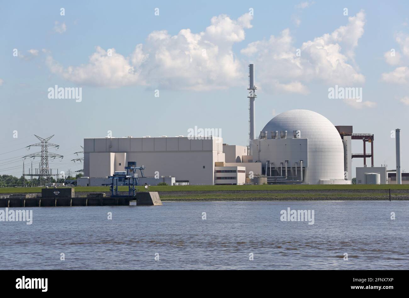 Kernkraftwerk Brokdorf am Fluss Stockfoto