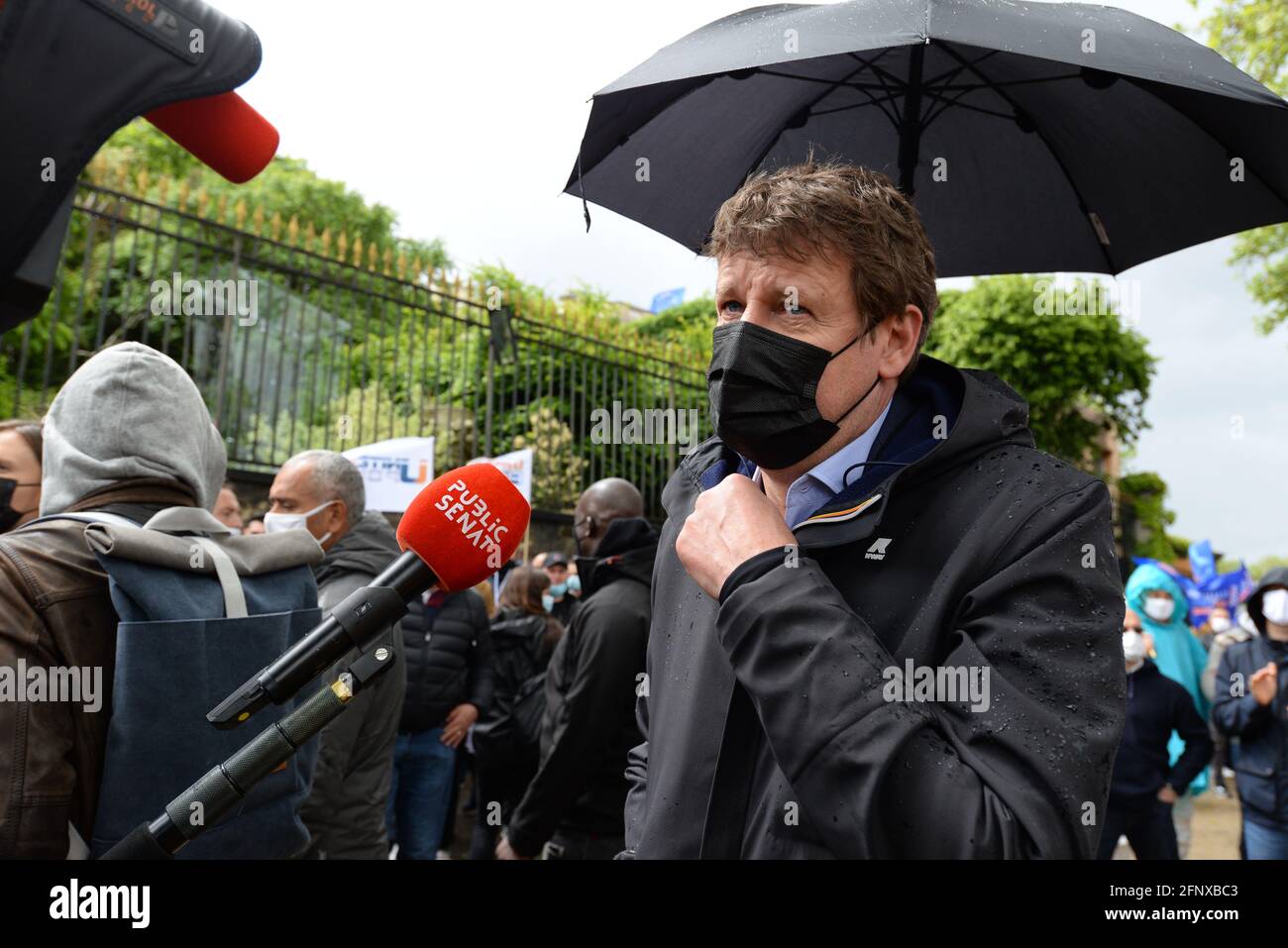 Paris Versammlung wütender Polizisten. 35000 Personen laut den Organisatoren, und Abgeordnete von allen Seiten sind anwesend. Stockfoto