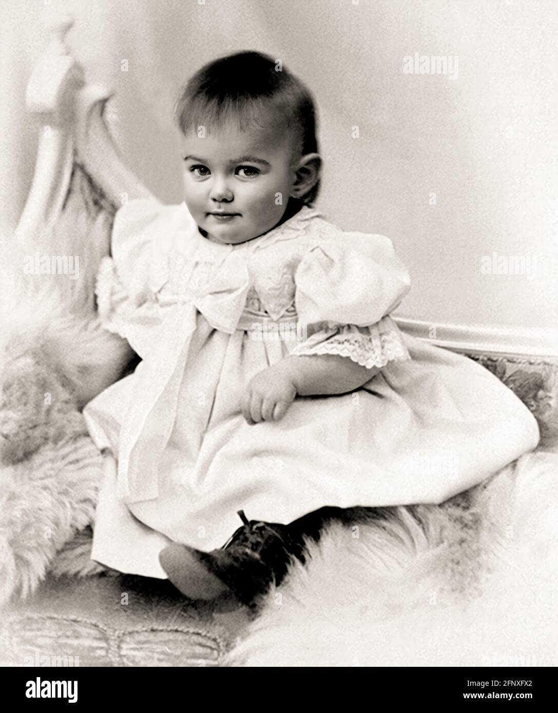 1901 c. , SCHWEDEN : die schwedische Dichterin , Schriftstellerin und Traslatorin KARIN MARIA BOYE ( 1900 - 1941 ), als ein kleines Mädchen war . Unbekannter Fotograf. - POET - POETA - POETESSA - POESIE - POESIA - LETTERATURA - LITERATUR - traduttore - traduttrice - SVEZIA - SCRITTORE - SCRITTRICE - bambina - bambini - bambino - KIND - Kinder - KINDHEIT - INFANZIA - personalità da giovane giovani - Persönlichkeiten der Persönlichkeit als jung war -- - ARCHIVIO GBB Stockfoto