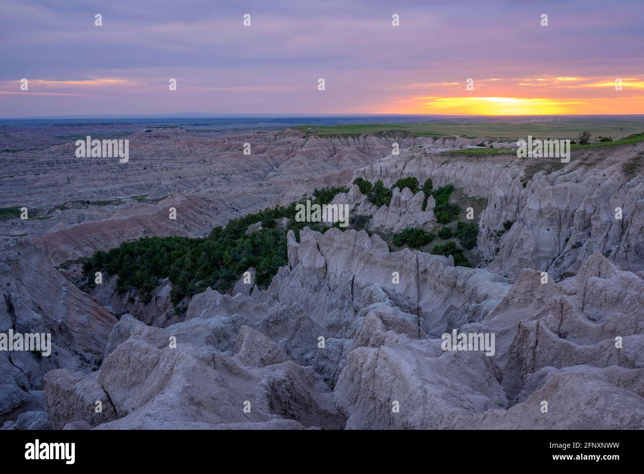 Pinnacles überblicken den Sonnenuntergang, den Badlands National Park, South Dakota. Stockfoto