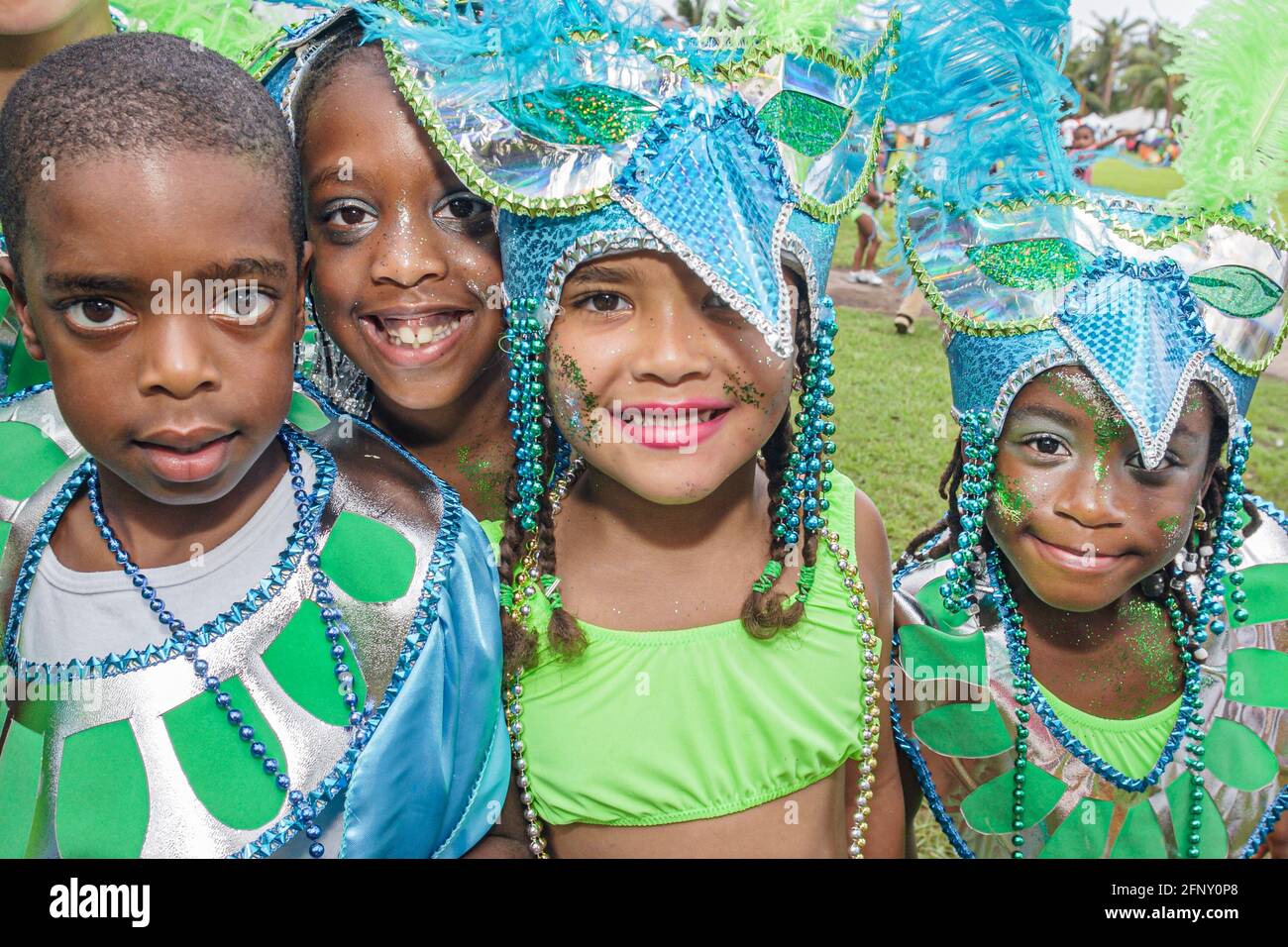 Miami Florida, Coconut Grove Pfau Park Miami Kiddies Karneval, Karibik Mardi Gras Kostüm Kostüme Outfit Mädchen Jungen Schwarze Kinder, Stockfoto