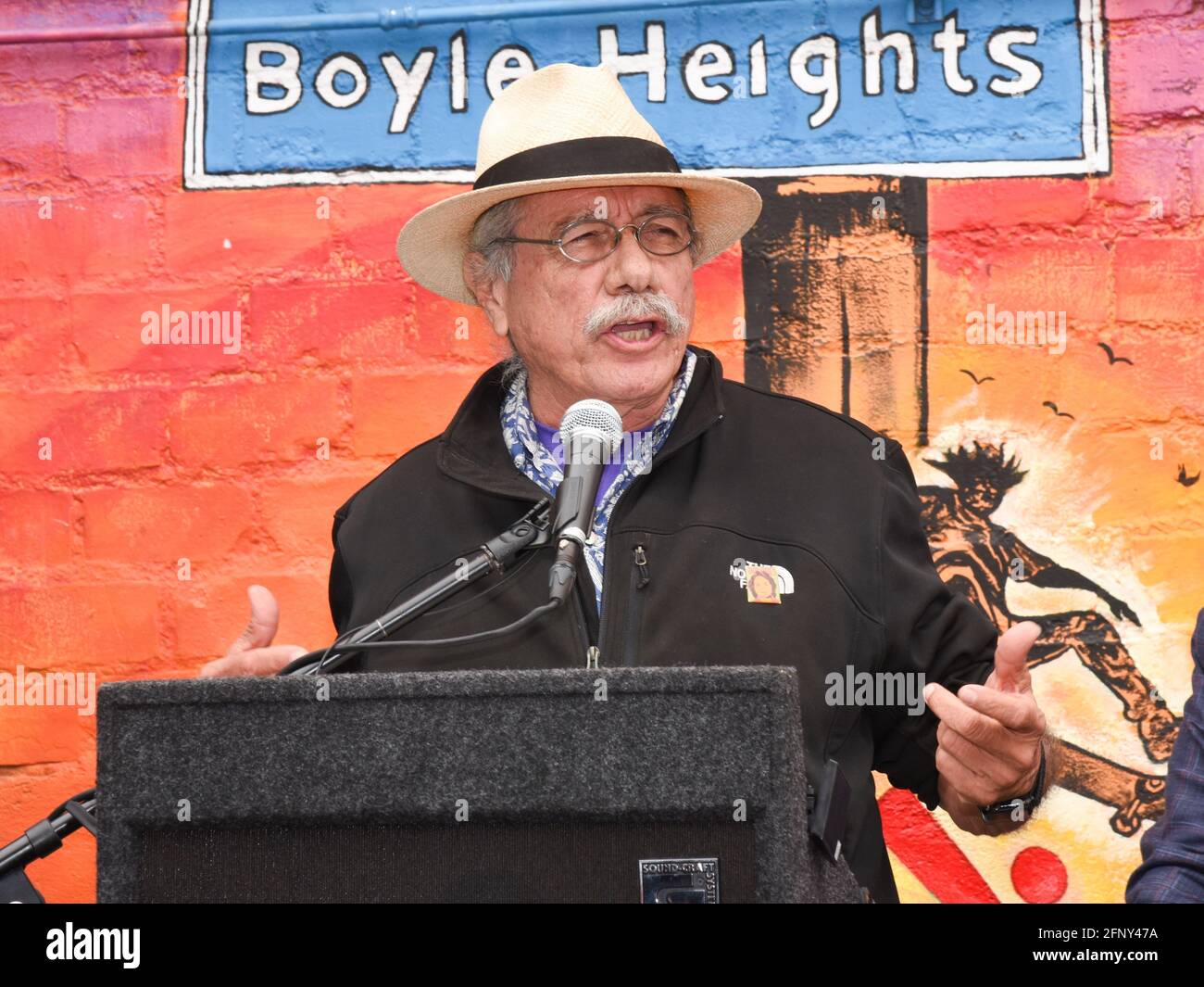 19. Mai 2021: Edward James Olmos spricht während des Senator Susan Rubio Senats Bill 805 (SB 805) ''Save the Performing Arts Act of 2021''' Pressekonferenz. Bild: Billy Bennight/ZUMA Wire/Alamy Live News Stockfoto