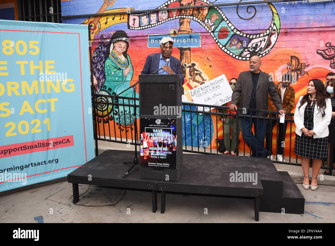 19. Mai 2021: Danny Glover spricht während des Senator Susan Rubio Senats Bill 805 (SB 805) ''Save the Performing Arts Act of 2021''' Pressekonferenz. Bild: Billy Bennight/ZUMA Wire/Alamy Live News Stockfoto