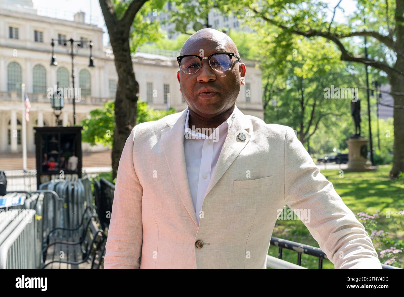 New York, NY - 19. Mai 2021: Donovan Richards, Präsident von Queens Borough, nimmt an der Versammlung des Bürgermeisterkandidaten Eric Adams mit Unterstützern und gewählten Beamten im City Hall Park Teil Stockfoto