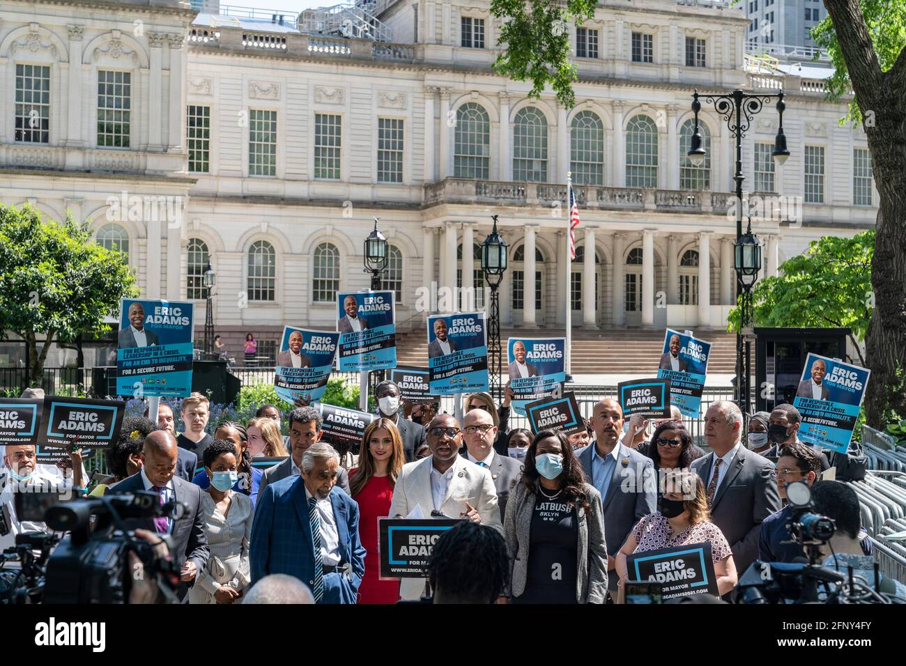 New York, NY - 19. Mai 2021: Donovan Richards, Präsident von Queens Borough, spricht bei der Kundgebung des Bürgermeisterkandidaten Eric Adams mit Unterstützern und gewählten Beamten im City Hall Park Stockfoto