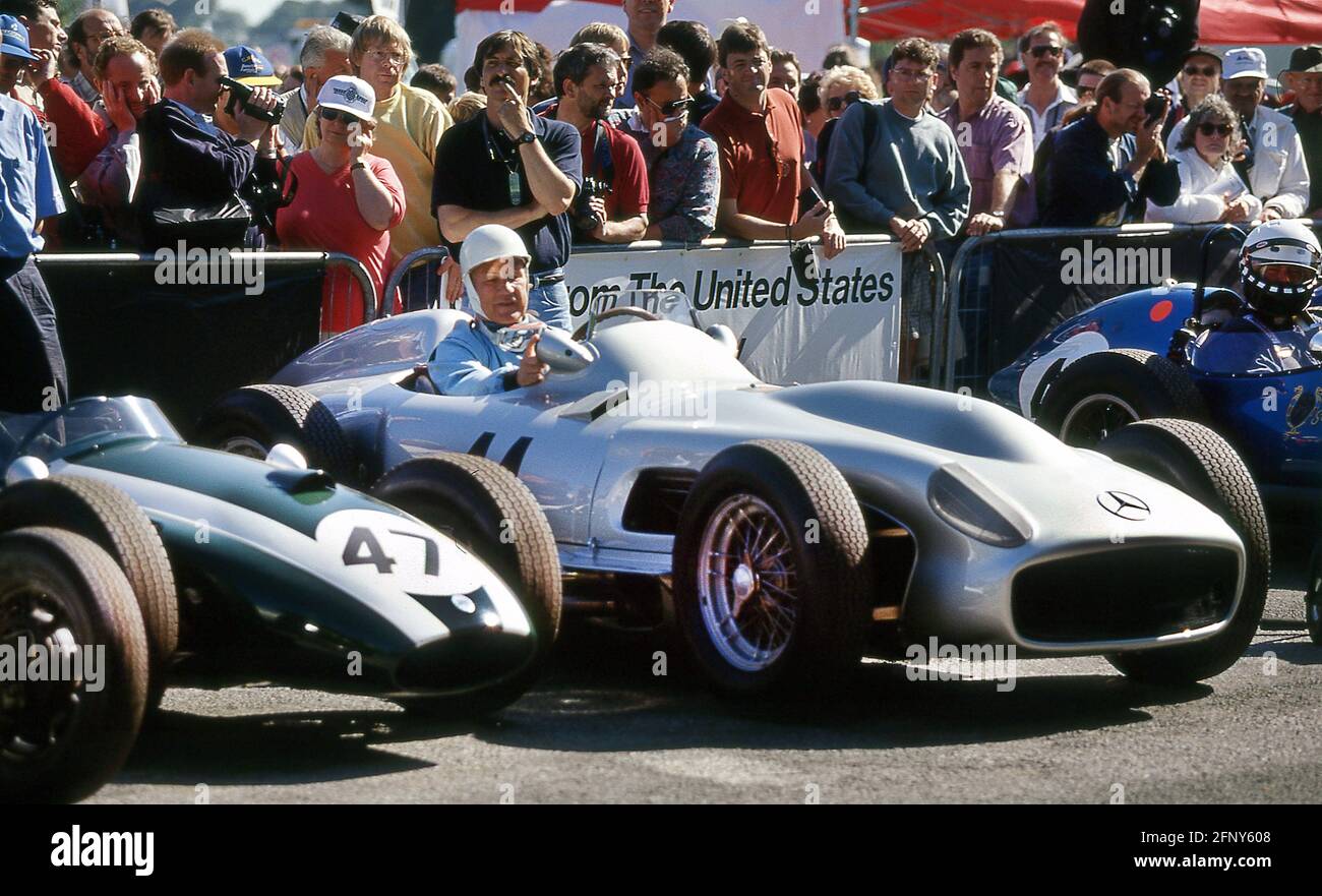 Sir Stirling Moss am Steuer eines 1955 Mercdes-Benz W196 beim Goodwood Festival of Speed 1996 Stockfoto