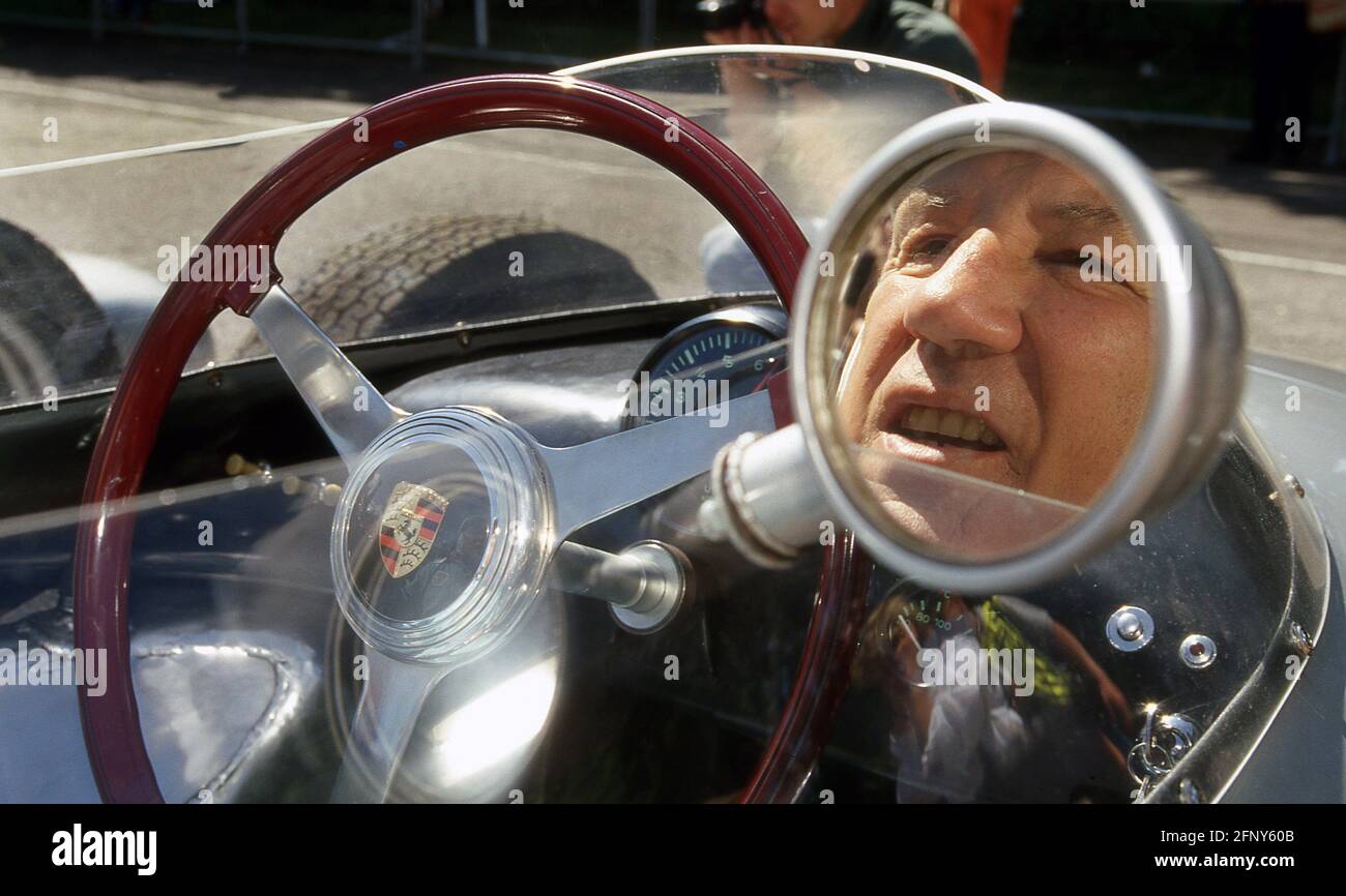 Sir Stirling Moss am Steuer eines Porsche von 1960 718 Formel-2-Auto beim Goodwood Festival of Speed 1996 Stockfoto