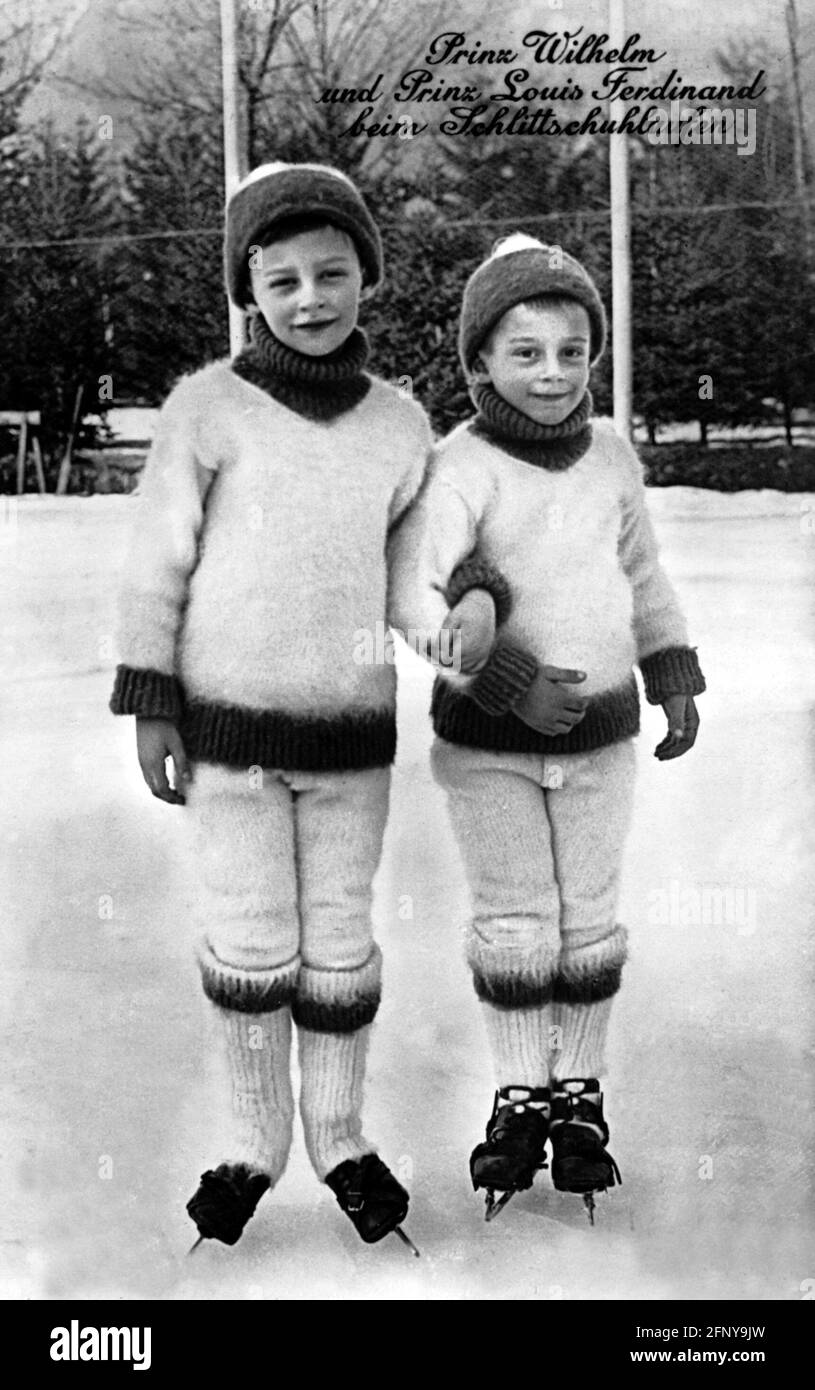 Sport, Wintersport, Eislaufen, Kinder auf Schlittschuhen, Ansichtskarte, um 1930, ZUSÄTZLICHE-RIGHTS-CLEARANCE-INFO-NOT-AVAILABLE Stockfoto