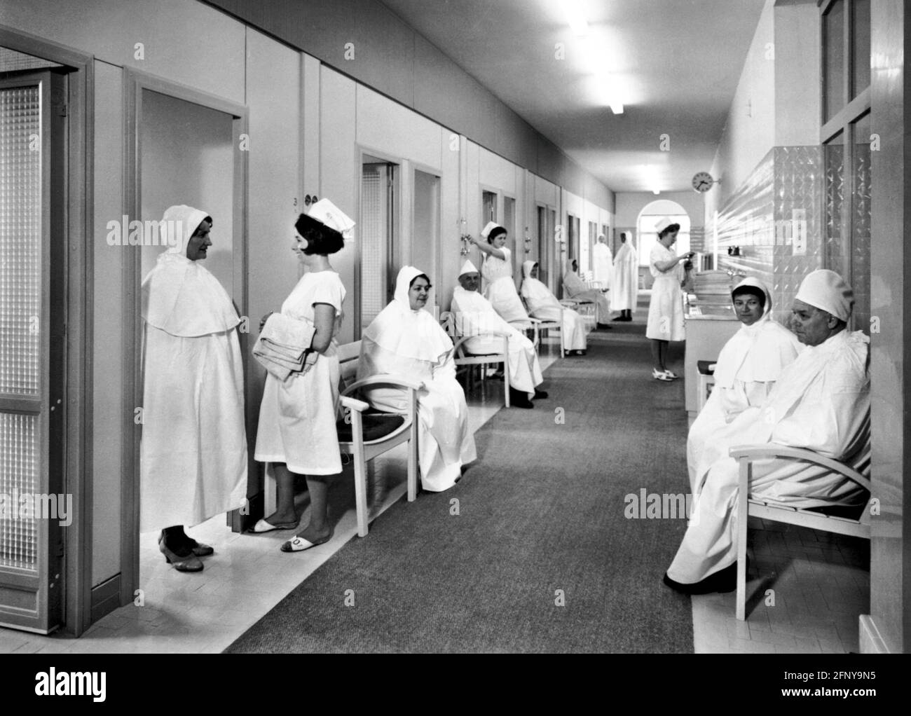 Medizin, Heilung, Inhalationsraum, Patienten während der Behandlung, um 1950, ADDITIONAL-RIGHTS-CLEARANCE-INFO-NOT-AVAILABLE Stockfoto