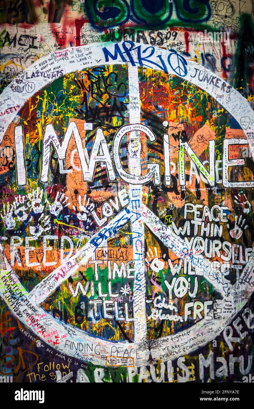 Die berühmte John Lennon-Mauer in Prag, Tschechische Republik Stockfoto