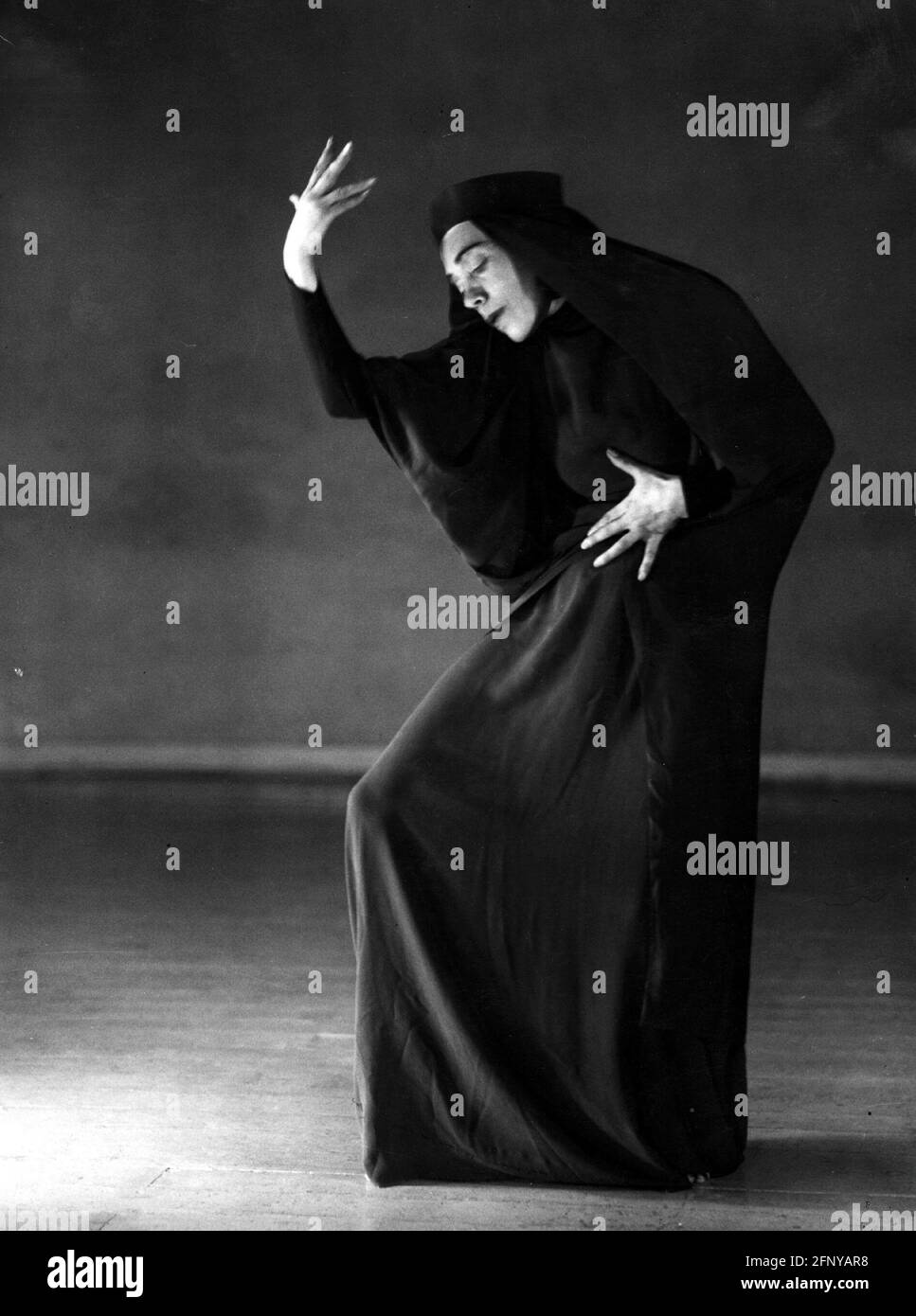 Wigman, Mary, 13.11.1886 - 19.9.1973, deutsche Tänzerin, Choreografin, In voller Länge, Tanzen, 1940er Jahre, ZUSÄTZLICHE-RECHTE-FREIGABE-INFO-NICHT-VERFÜGBAR Stockfoto