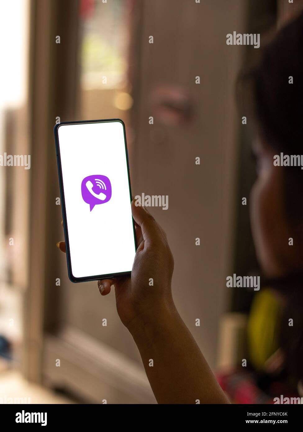 Assam, indien - 18. Mai 2021 : Viber-Logo auf Telefonbildschirm Stock Bild. Stockfoto